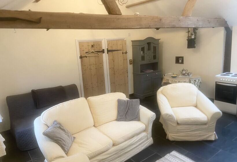 Cozy Cabin Retreat In Gloucestershire