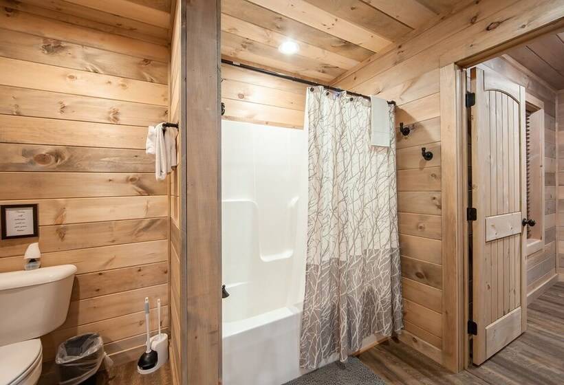 Brand New Freedom Cabin With Large Deck By Redawning