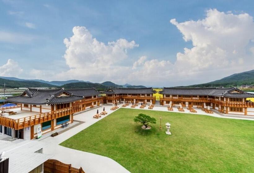 Gyeongju Yongjang Hanok Pension