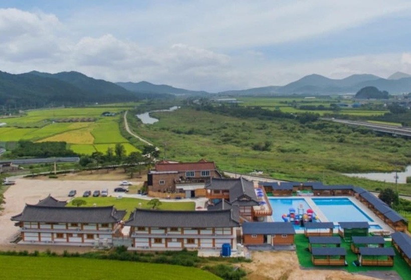 Gyeongju Yongjang Hanok Pension