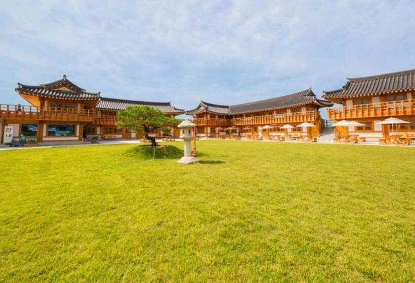 Gyeongju Yongjang Hanok Pension