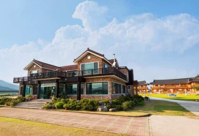 Gyeongju Yongjang Hanok Pension