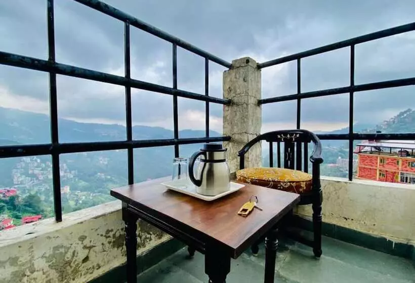 ホテル Goroomgo Aachaman Abode Shimla