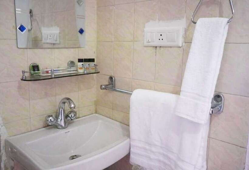 فندق Goroomgo Aachaman Abode Shimla