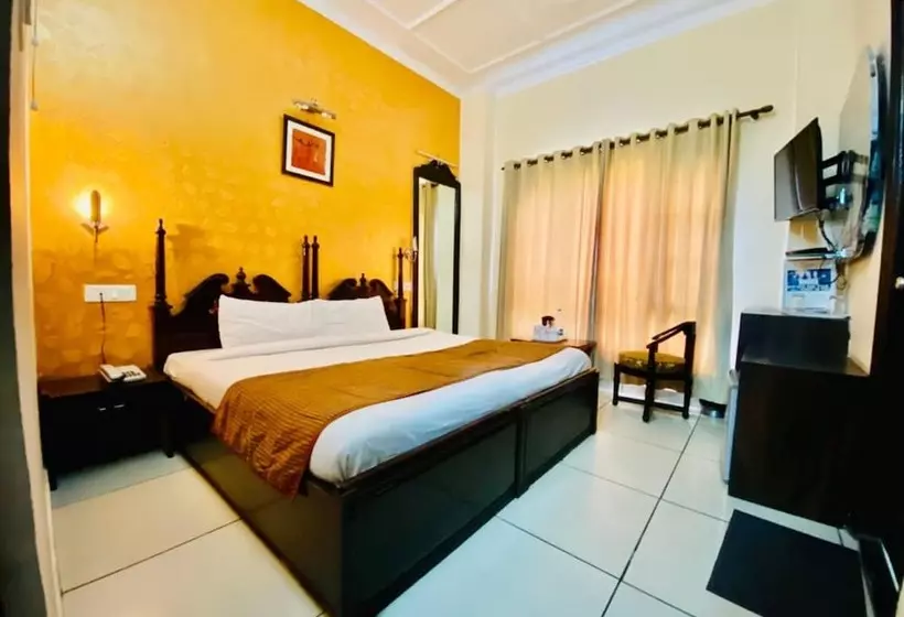 ホテル Goroomgo Aachaman Abode Shimla