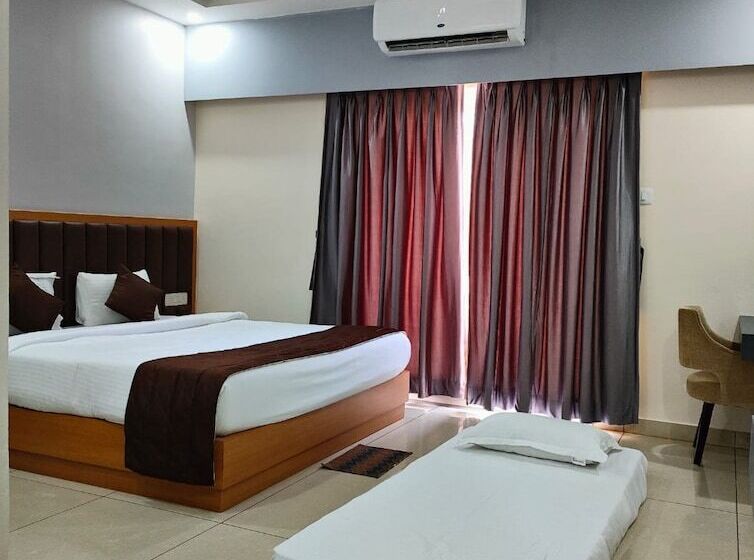 Отель Goroomgo Shree Gajanana Puri