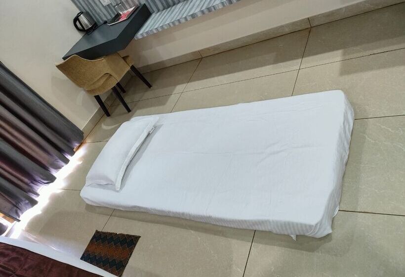 Отель Goroomgo Shree Gajanana Puri