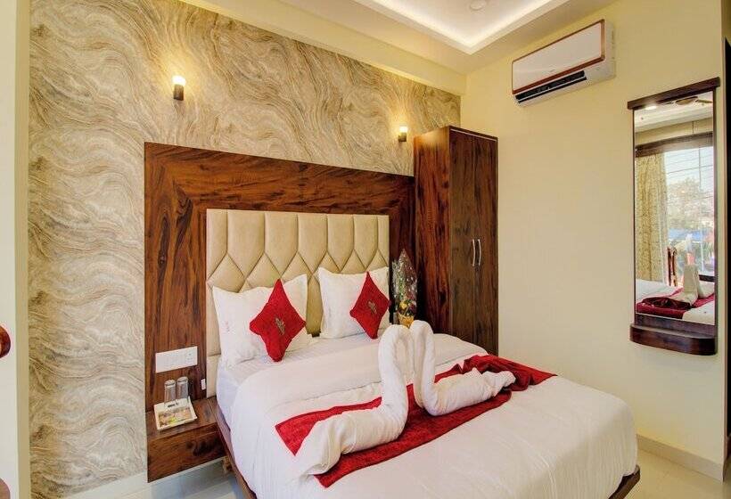 Hotel Samaira Residency