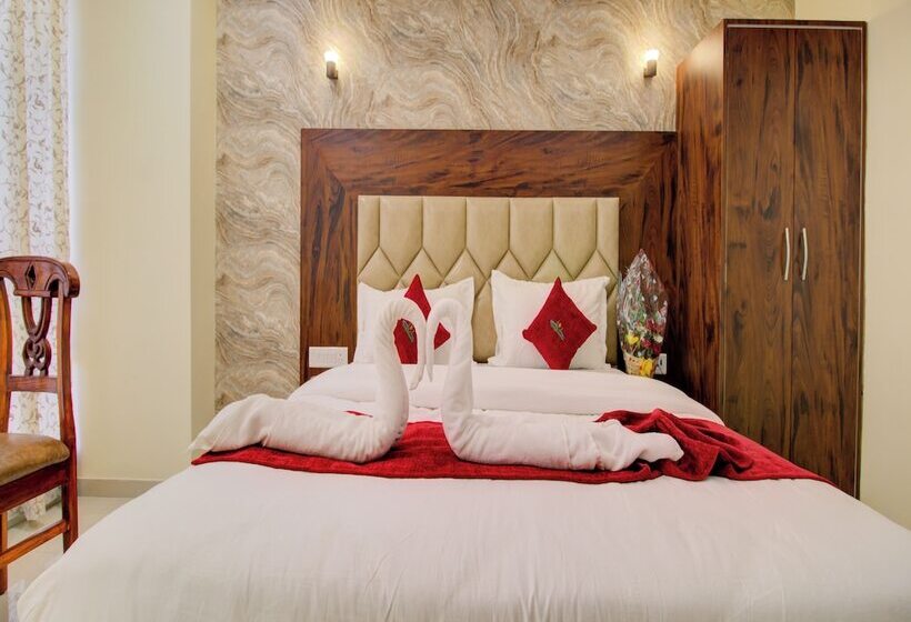 Hotel Samaira Residency