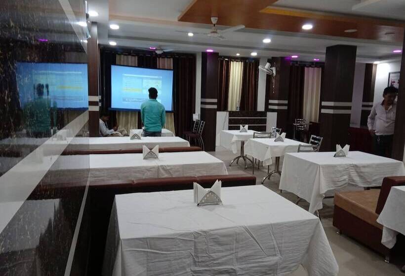 酒店 Vinayak Palace Hoshangabad