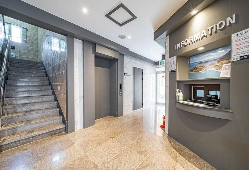 فندق على الطريق Namhae Manhattan