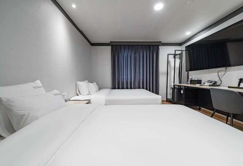 فندق على الطريق Namhae Manhattan