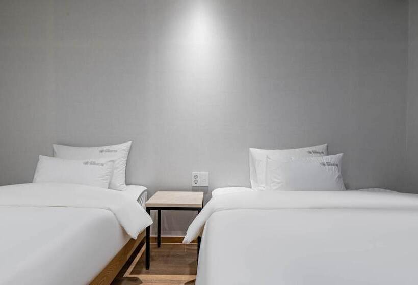 فندق على الطريق Namhae Manhattan