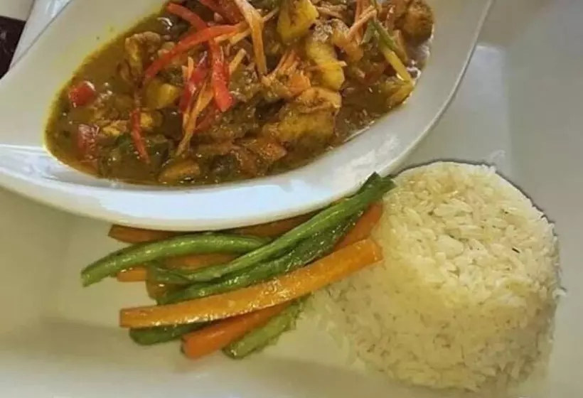 پانسیون Arms Of Charms Guesthouse