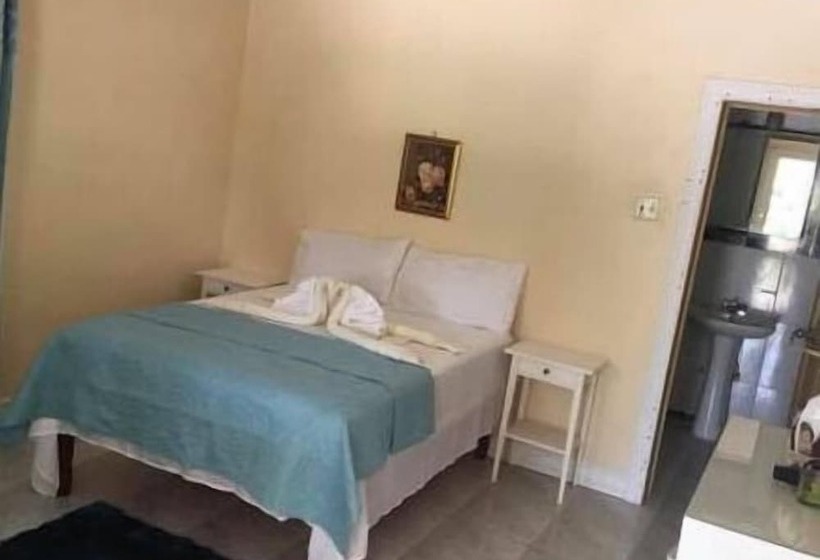 پانسیون Arms Of Charms Guesthouse