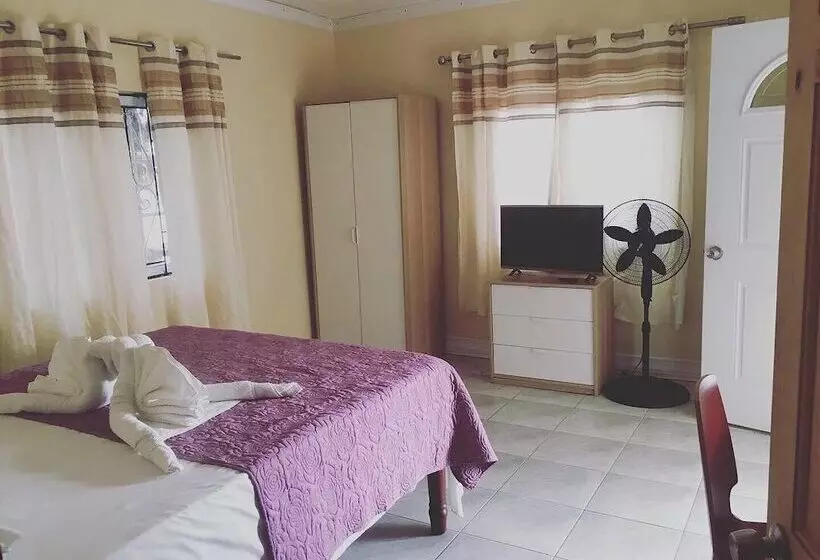 پانسیون Arms Of Charms Guesthouse