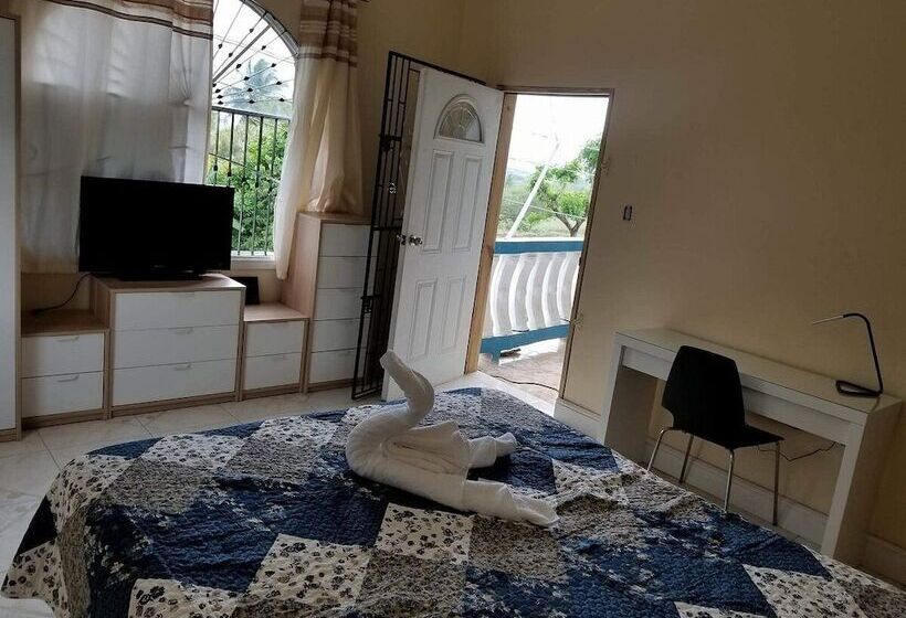 پانسیون Arms Of Charms Guesthouse