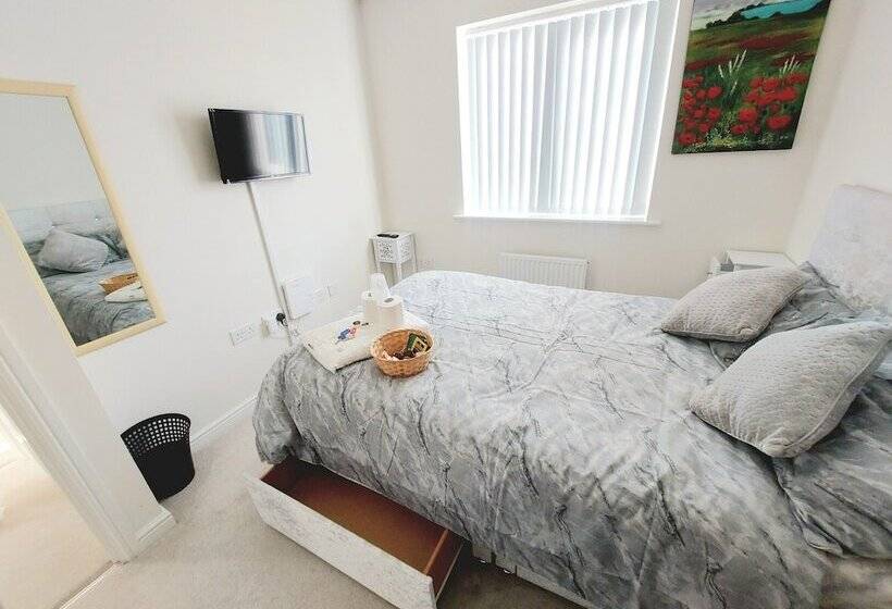 Pensione Room In Guest Room Double Room, Full Kitchen, Smart Tv, Shared Bathroom In 3 Bed Home