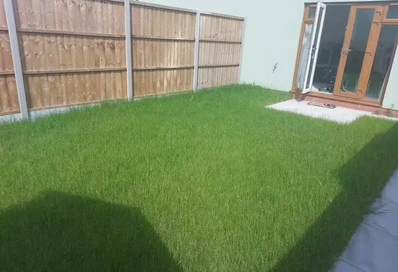 Majatalo Room In Guest Room   Double Room, Full Kitchen, Smart Tv, Shared Bathroom In 3 Bed Home