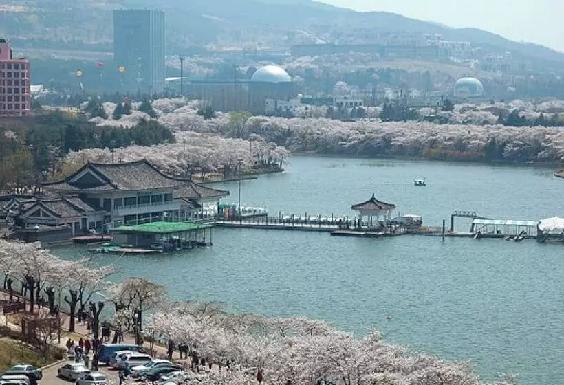 پانسیون Gyeongju Carpe Diem Bed And Breakfast