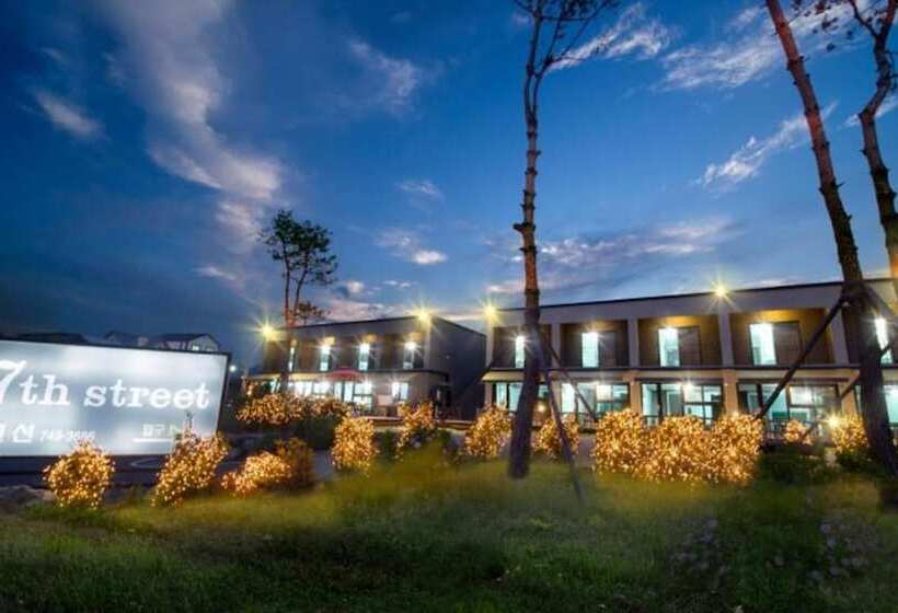 Pension (Hôtel basse catégorie) Gyeongju Seventh Avenue Pool Villa