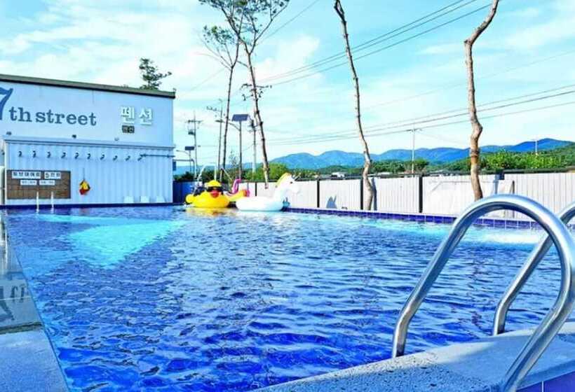 Pension (Hôtel basse catégorie) Gyeongju Seventh Avenue Pool Villa