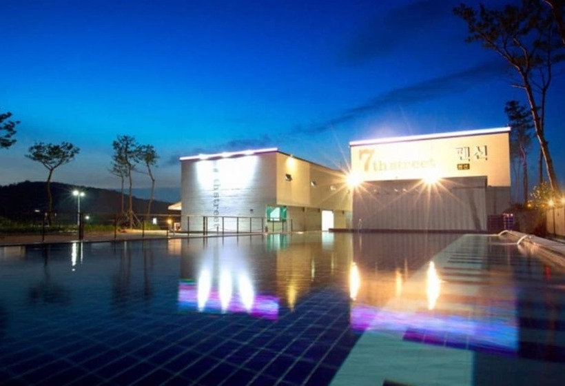 Pension (Hôtel basse catégorie) Gyeongju Seventh Avenue Pool Villa