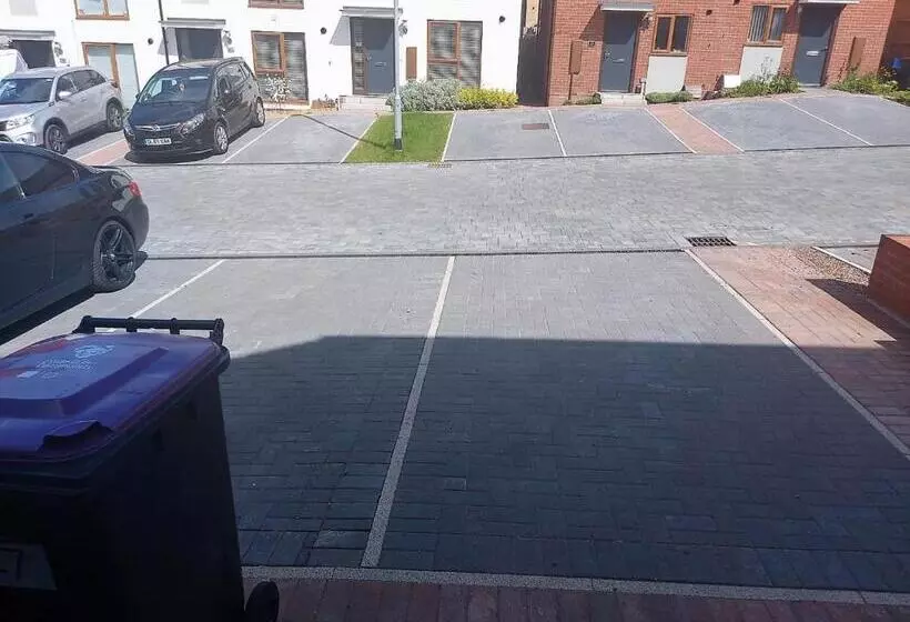 Majatalo Room In Guest Room   Double Room, Full Kitchen, Smart Tv, Shared Bathroom In 3 Bed Home