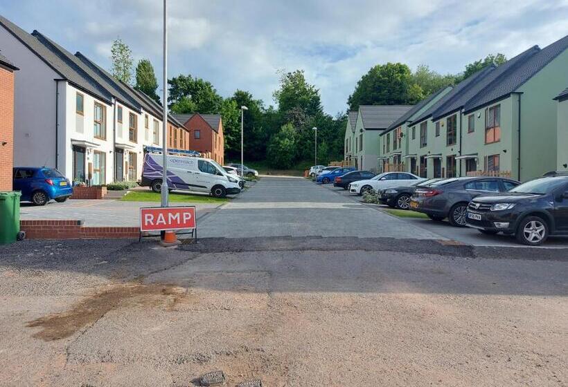 Pensione Room In Guest Room Double Room, Full Kitchen, Smart Tv, Shared Bathroom In 3 Bed Home