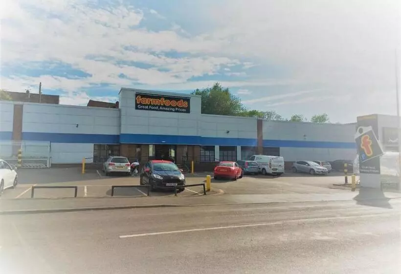 Majatalo Room In Guest Room   Double Room, Full Kitchen, Smart Tv, Shared Bathroom In 3 Bed Home