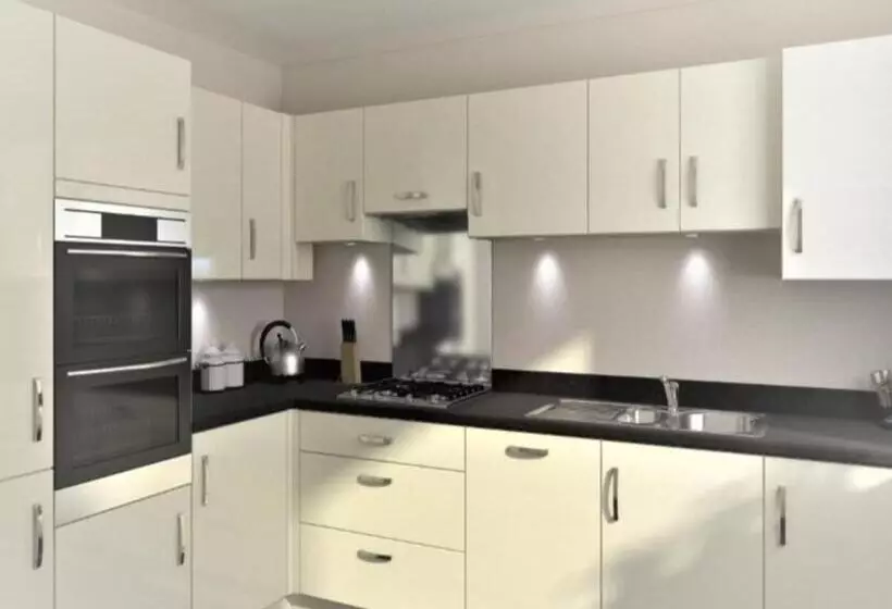 Majatalo Room In Guest Room   Double Room, Full Kitchen, Smart Tv, Shared Bathroom In 3 Bed Home