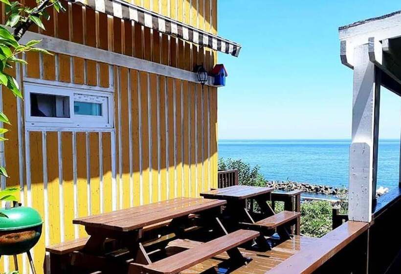 Yeongdeok Solhyanggi Pension