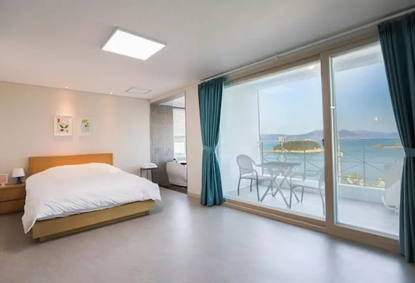 Yeosu Lamer Pension