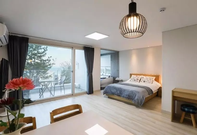 Yeosu Lamer Pension