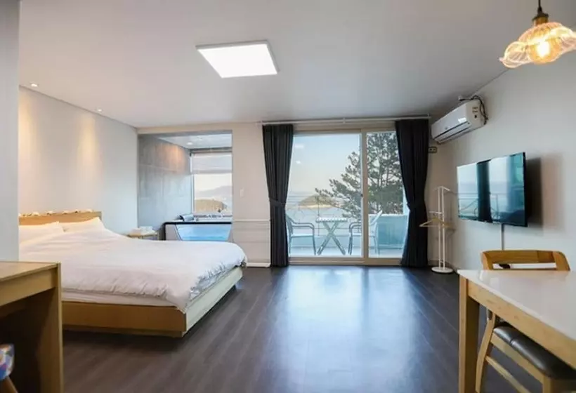 Yeosu Lamer Pension