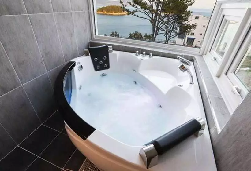 Yeosu Lamer Pension