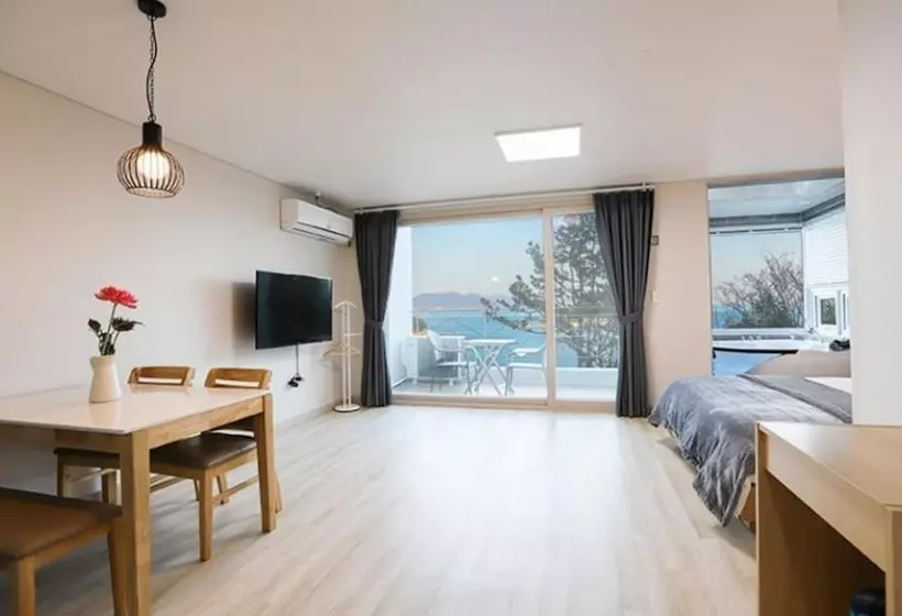 Yeosu Lamer Pension