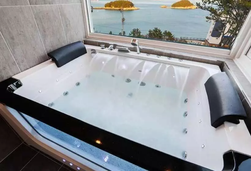 Yeosu Lamer Pension