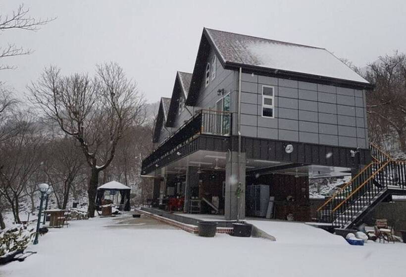 Gwangyang Banwolsanjang Pension