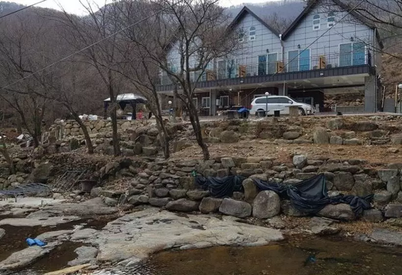Gwangyang Banwolsanjang Pension