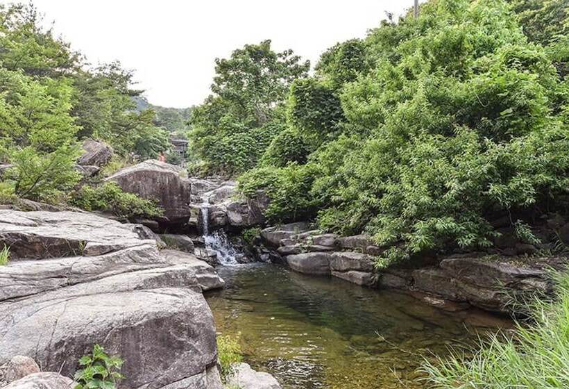 Gwangyang Banwolsanjang Pension