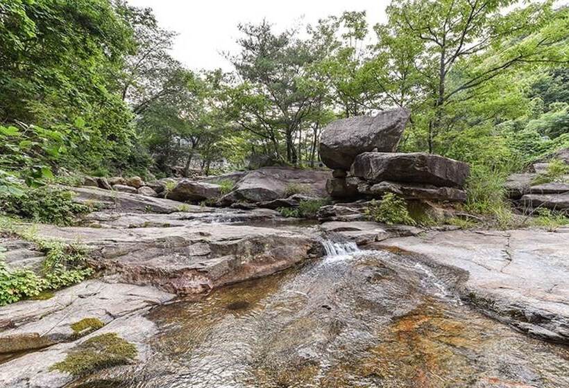 Gwangyang Banwolsanjang Pension