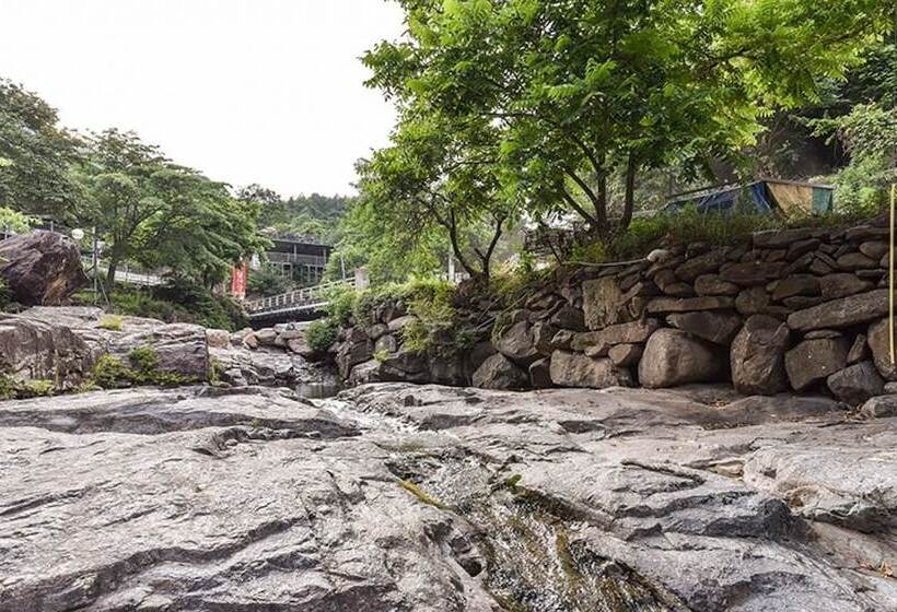 Gwangyang Banwolsanjang Pension