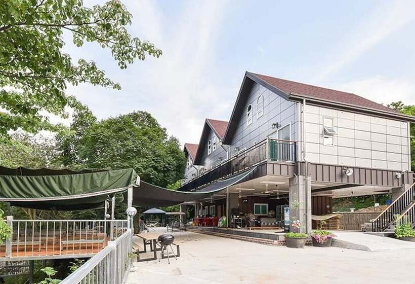 Gwangyang Banwolsanjang Pension