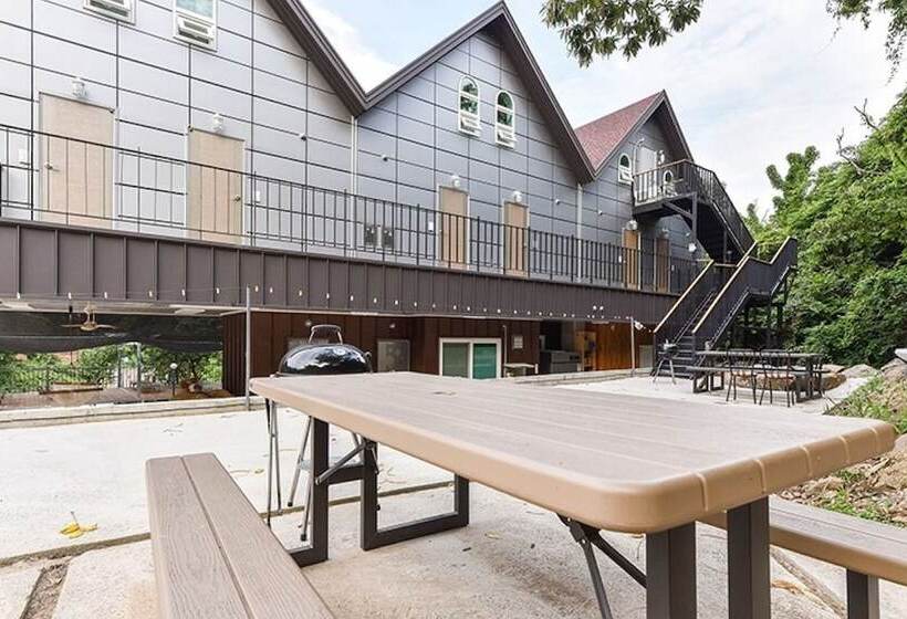 Gwangyang Banwolsanjang Pension