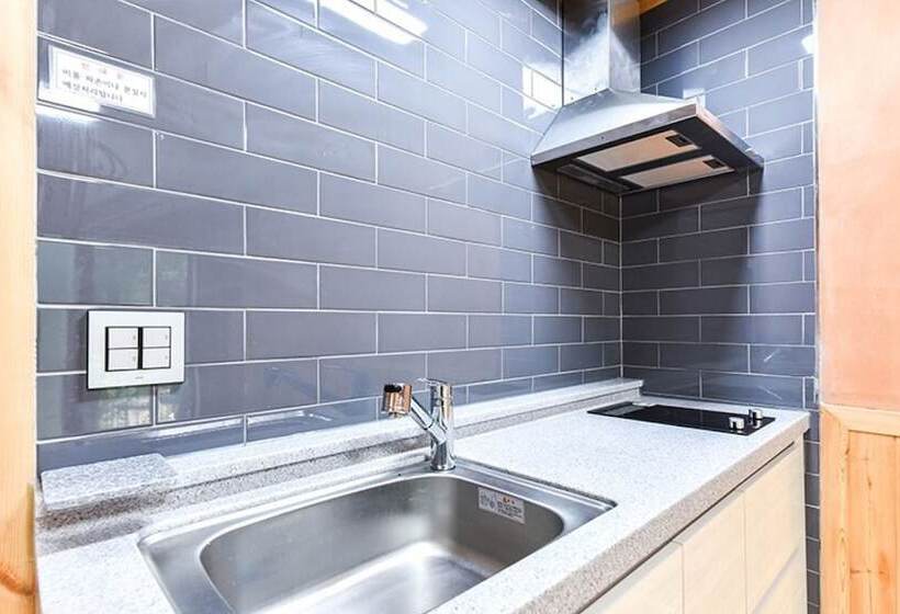 Gwangyang Banwolsanjang Pension