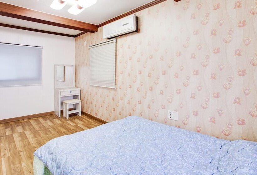 Namhae Mongdol Beach Pension