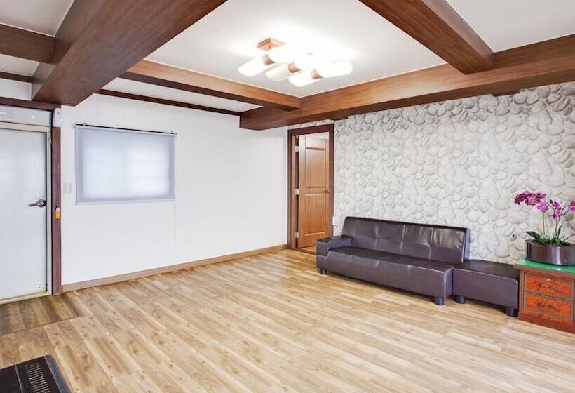 Namhae Mongdol Beach Pension