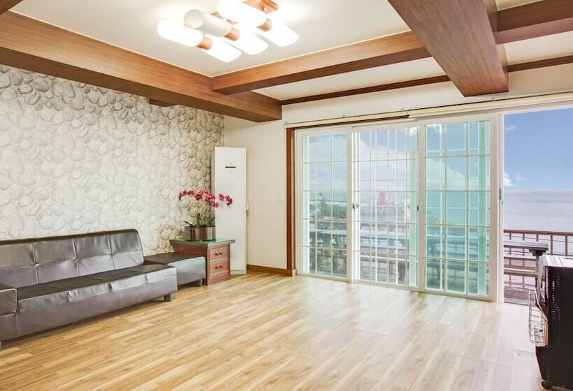 Namhae Mongdol Beach Pension