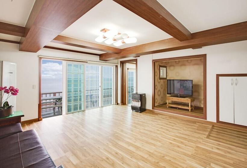 Namhae Mongdol Beach Pension